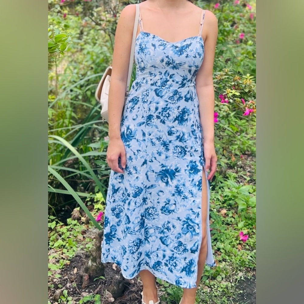 Abercrombie & Fitch High-Slit Midi Dress in Blue Floral - Picture 3 of 3